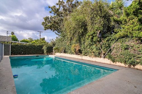 6927 Willis Ave, Van Nuys, CA 91405-3860