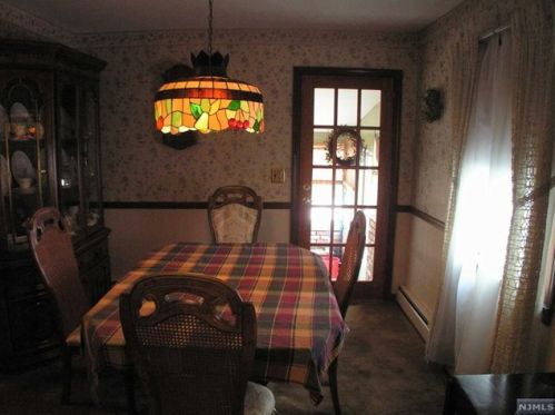 18 Oak St, Oakland NJ  07436-1922 exterior