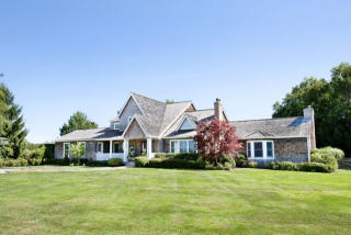 516 Mecox Rd, Watermill, NY 11976-3602
