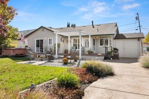 18168 Deer Hollow Rd, Middletown CA  95467-8002 exterior