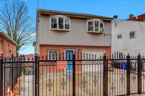 21252 Whitehall Ter, Jamaica, NY 11427-1825