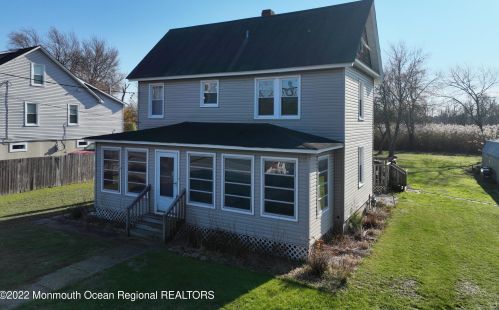 135 Mantoloking Rd, Bricktown, NJ 08723-5864