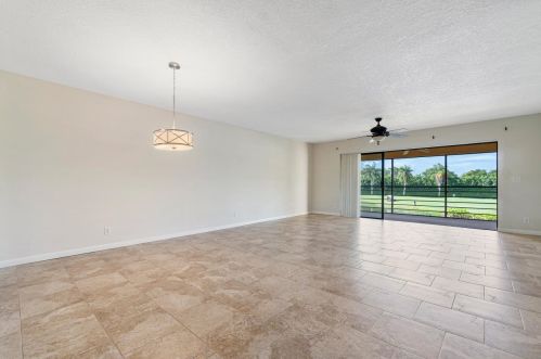 6442 Aspen Glen Cir, Boynton Beach FL  33437-1820 exterior