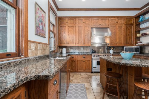 2359 Wahl Ave, Milwaukee WI 53211-3826 exterior