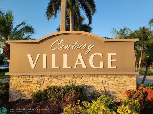 411 Greenbrier C, West Palm Beach FL  33417-2395 exterior