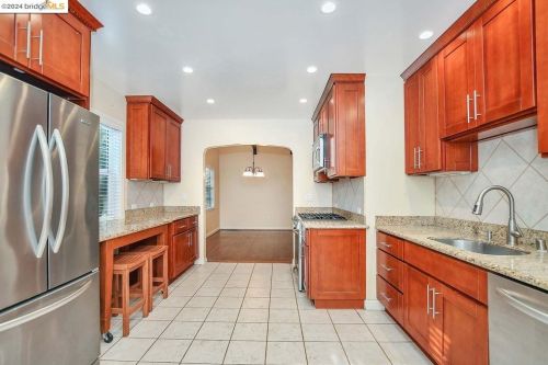 2 Sycamore Ct, West Pittsburg CA  94565-1633 exterior