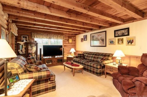 63 Red Oak Hill Rd, Farmington CT  06032-2201 exterior