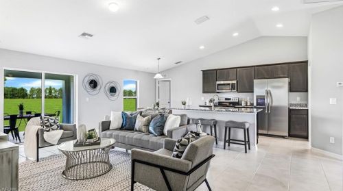2105 14th Ter, Cape Coral, FL 33990-6903