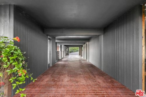 21629 Saddle Peak Rd, Topanga CA  90290-3415 exterior