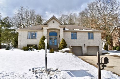 2020 Fortune Ct, Bridgeville, PA 15017-3529