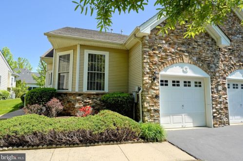 92 Meadowlark Dr, Trenton, NJ 08690-3560