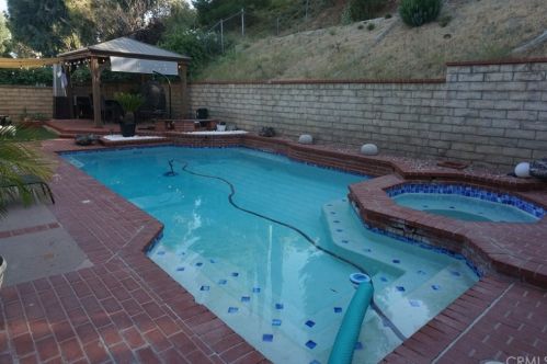 27067 Alabastro Dr, Santa Clarita CA  91354-2215 exterior