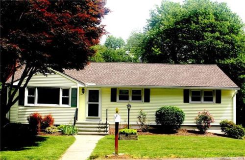 42 Craig Ln, Bridgeport, CT 06611-4406