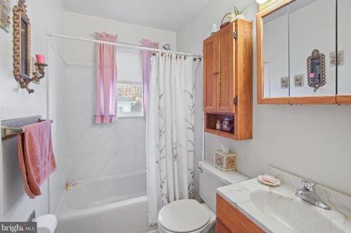 7612 Pollen St, Lorton VA  22079-1636 exterior