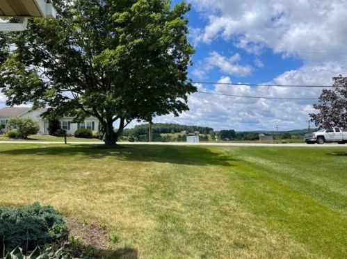 1403 Crestview Dr, Somerset PA  15501-2749 exterior