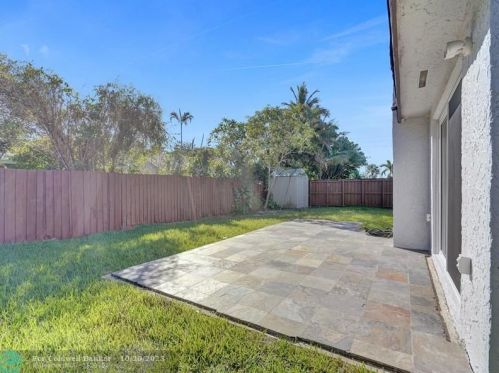 212 2nd Ct, Dania Beach FL  33004-4813 exterior
