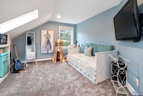 220 Allendale Ave, Allendale NJ  07401-1725 exterior