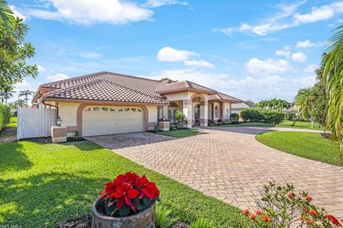 4776 Shearwater Ln, Naples, FL 34119-8839