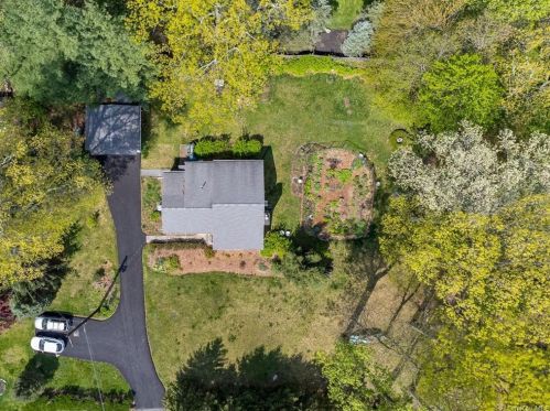 6 Pinecrest Rd, Valley Cottage, NY 10989-1402