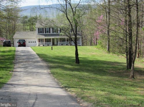 128 Cubby Hole Ln, Gerrardstown, WV 25420-4346