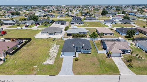 1105 14th St, Cape Coral, FL 33990-3718