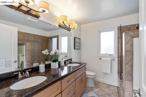 5904 Canning St, Oakland CA 94609-1306 exterior