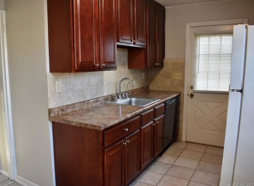 102 Dora St, Stamford CT  06902-4439 exterior