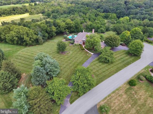 4 Conestoga Ln, Navy Sup Dpt, PA 17050-8214