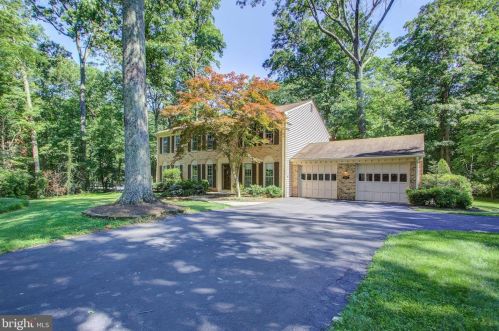11904 Triple Crown Rd, Herndon, VA 20191-3016