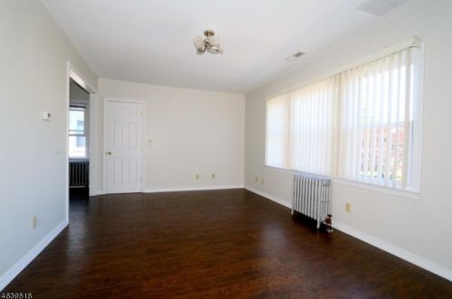 93 Benjamin St, Cranford NJ  07016-2621 exterior