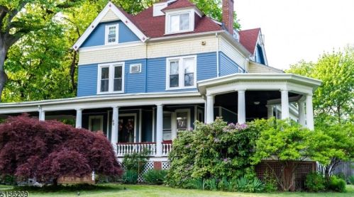 42 Park St, East Orange, NJ 07017-1138