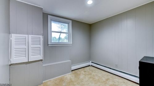 31 Midvale Ave, Lake Hiawatha NJ  07034-1008 exterior