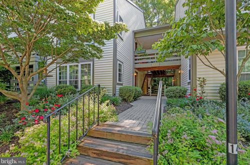 2221 Lovedale Ln, Herndon, VA 20191-2361