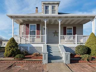 723 Manville Rd, Woonsocket RI  02895-5556 exterior