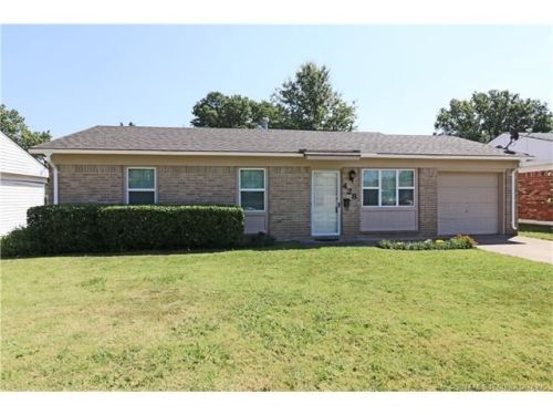 428 Myers Ave, Bartlesville, OK 74006-1715