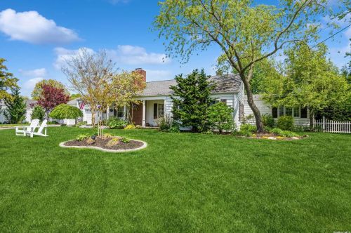 24 Bayview Pl, Amityville, NY 11701-3906