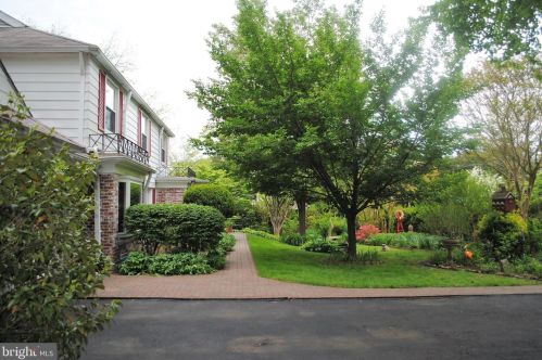 8201 Frst Hl Dr, Melrose Park PA  19027-1520 exterior