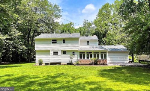 913 Lake Dr, Trenton NJ  08648-4003 exterior