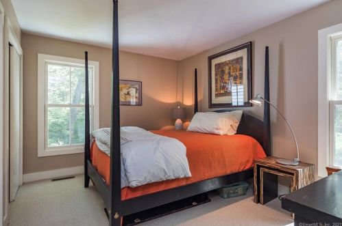 80 Ingham Hill Rd, Essex CT  06426-1507 exterior