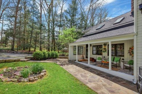 19 Beechwood Rd, Laughlintown, PA 15655-1009