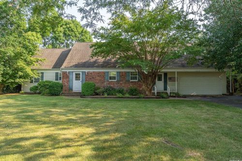 240 Garden Ct, Southold, NY 11971-1255