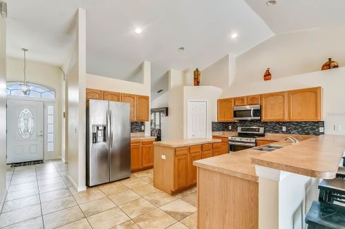 4614 Sandhurst St, Kissimmee, FL 34758-2844