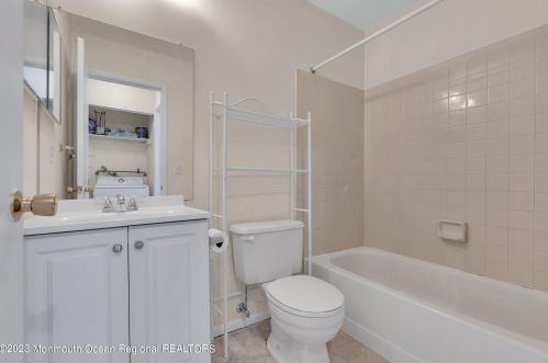 710 Ivy Ct, Jackson Twp NJ  08527-4101 exterior