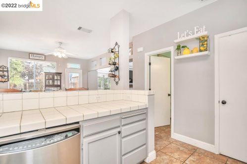 2060 Springbrook Ct, Oakley CA  94561-4113 exterior