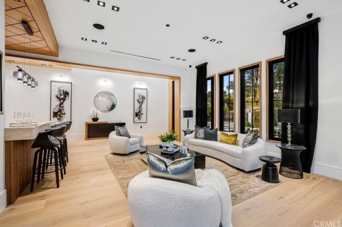 4508 Haskell Ave, Van Nuys CA  91436-3148 exterior