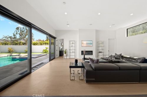 18852 Canyon Crest Dr, Orange CA 92861-2806 exterior