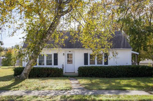 325 Washington St, Dodgeville WI  53533-1033 exterior