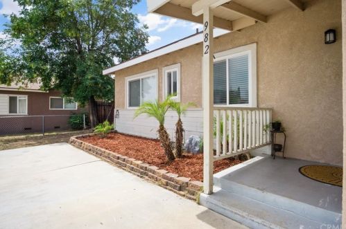 982 Verde Ave, Rialto CA  92376-4145 exterior