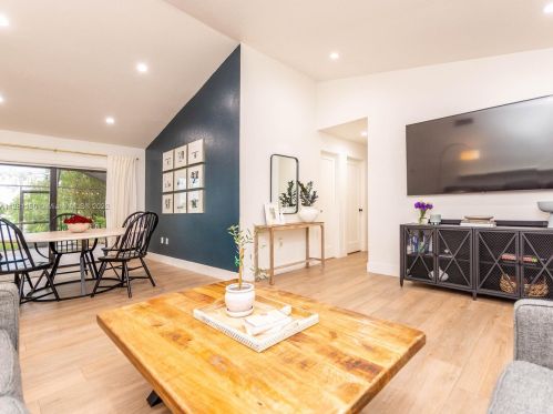 9401 10th St, Hollywood, FL 33024-4403