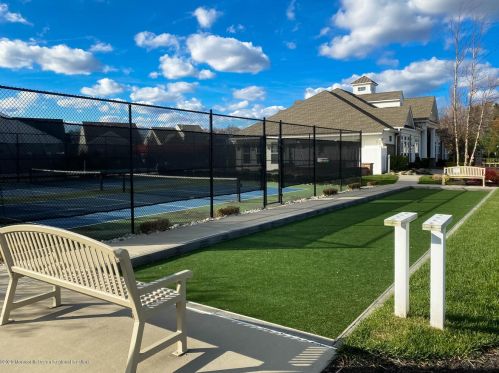 47 Sunset Dr, Tinton Falls NJ 07724 exterior